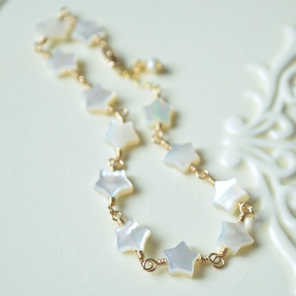 Mother of Pearl Star Bracelet in Gold or Silver - Made in Canada - Picture 1 of 10